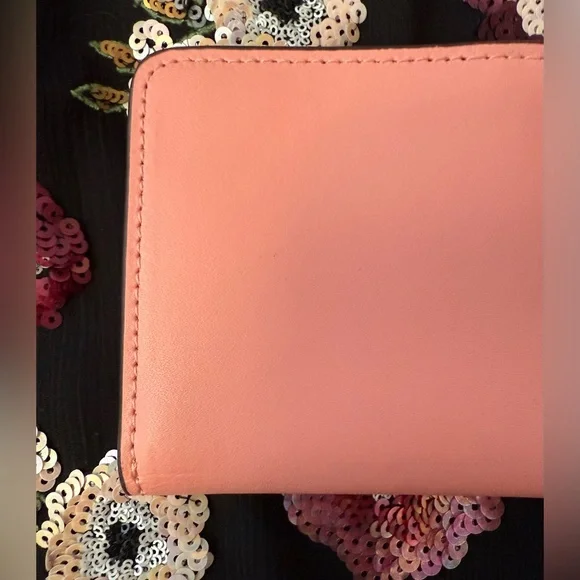 *SOLD* Kate Spade Day Tripper Small Slim Bifold Wallet - Picture 9 of 14